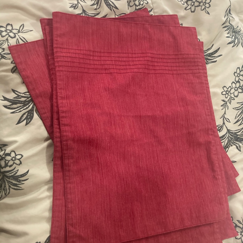 8 red placements With one plaid placement